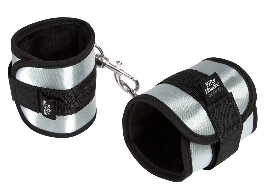 Menottes satin & fourrure