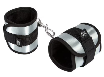 Menottes satin & fourrure